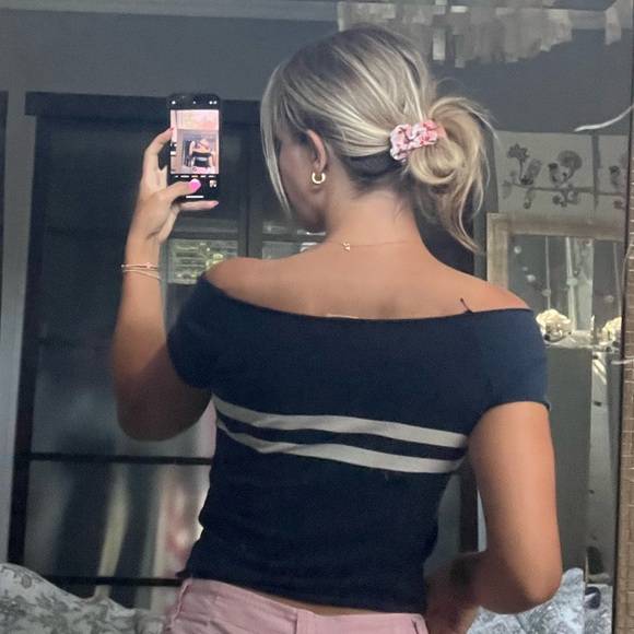 Brandy Melville Og Tee - Picture 2 of 3